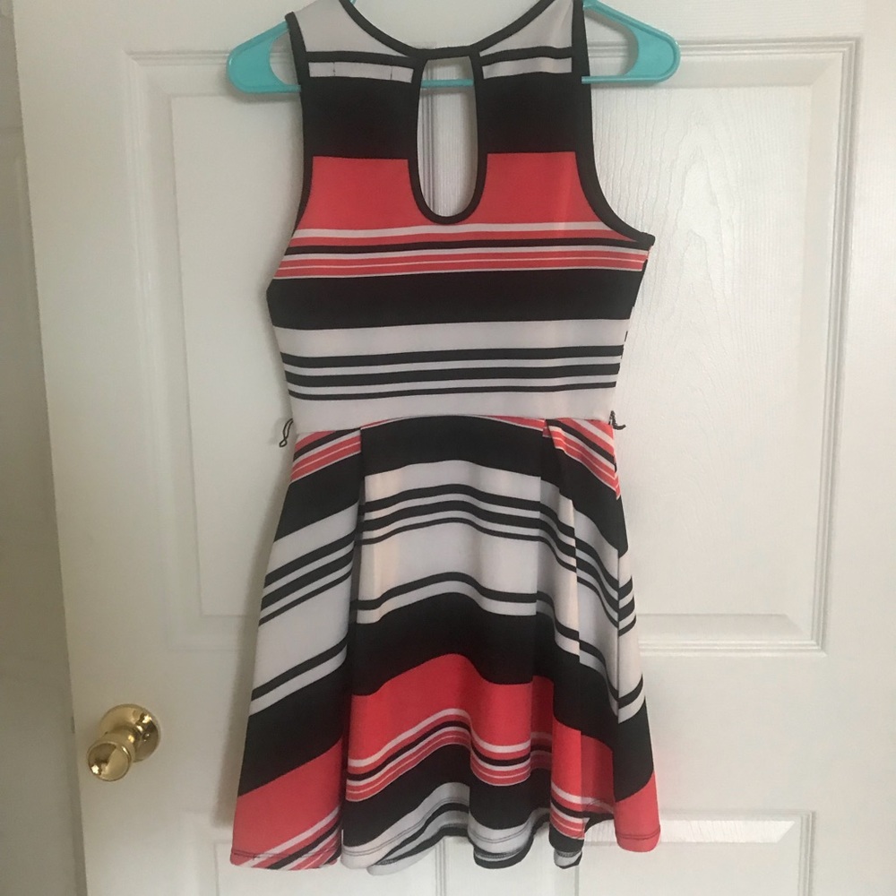 Dress - Picture 2 of 2